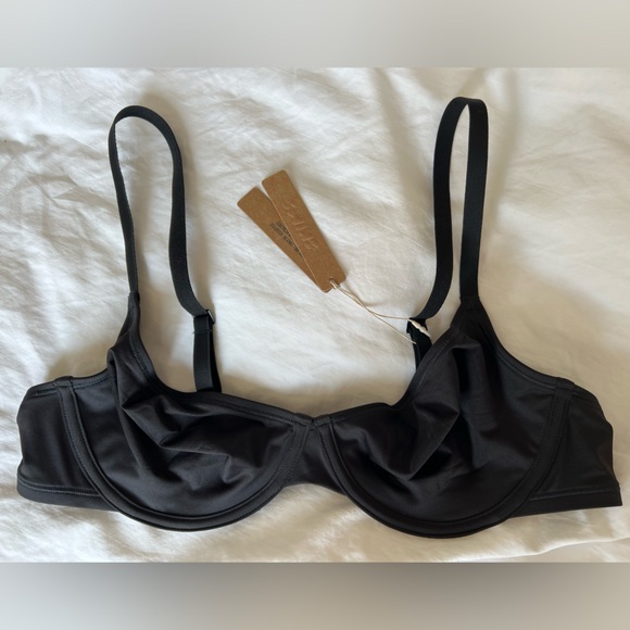 Skims Signature Swim Underwire Scoop Bikini Top - Picture 3 of 6